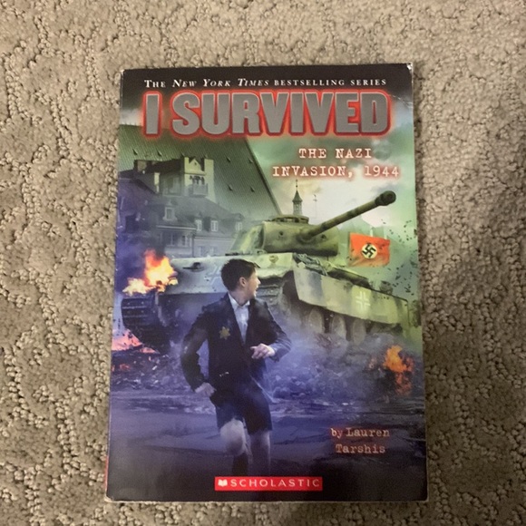 I survived four book set - Picture 3 of 5